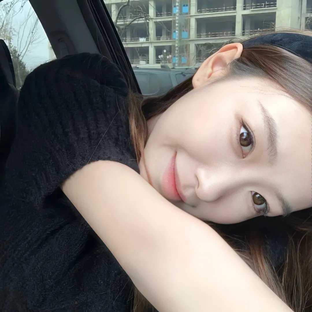九顶假发的女孩